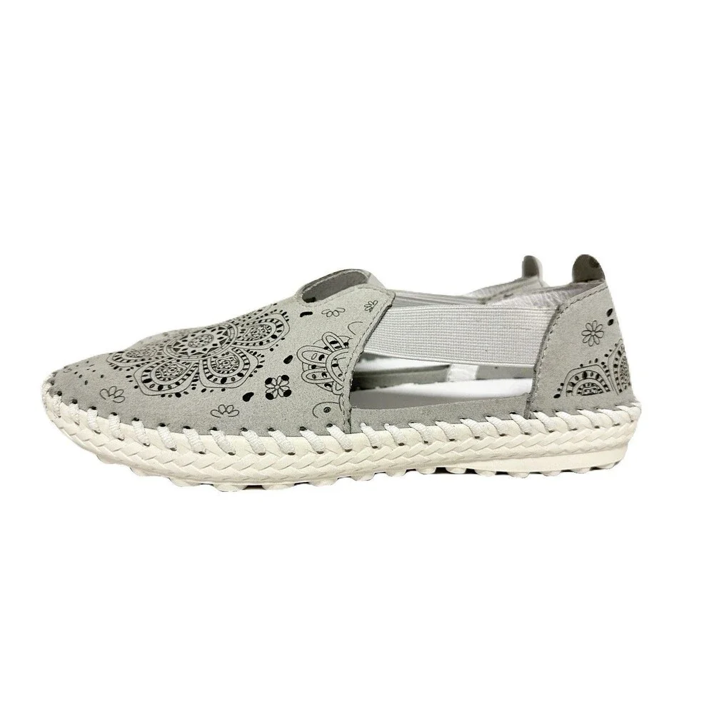 NEW Bernie Mev Tulum Womens 38 / 7 US Gray Leather Floral Cutout Closed Sandals
